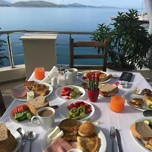 *** Hotel Titania Albania